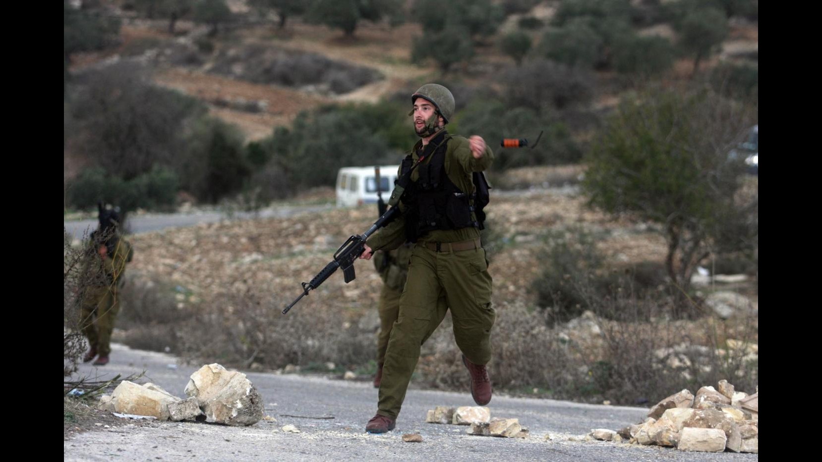 Raid Israele su Gaza: morto palestinese. Colono ucciso in Cisgiordania
