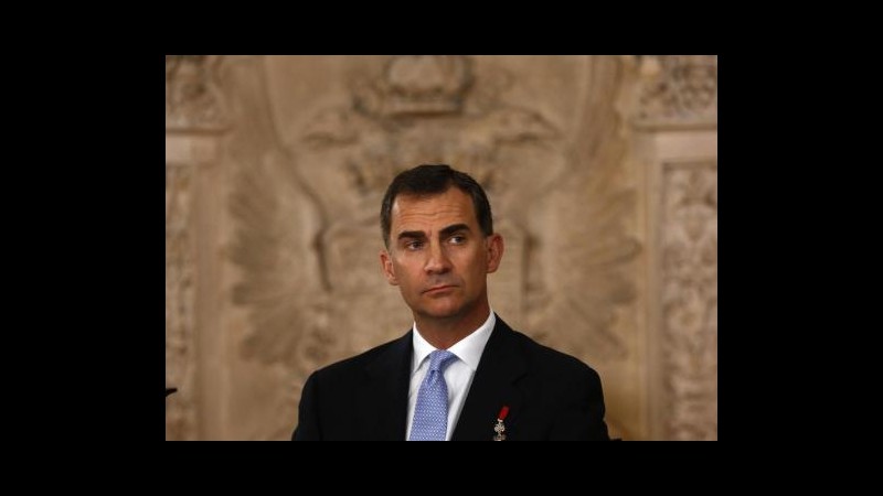 Spagna, 1° giorno da re per Felipe VI: riceve fascia capo forze armate