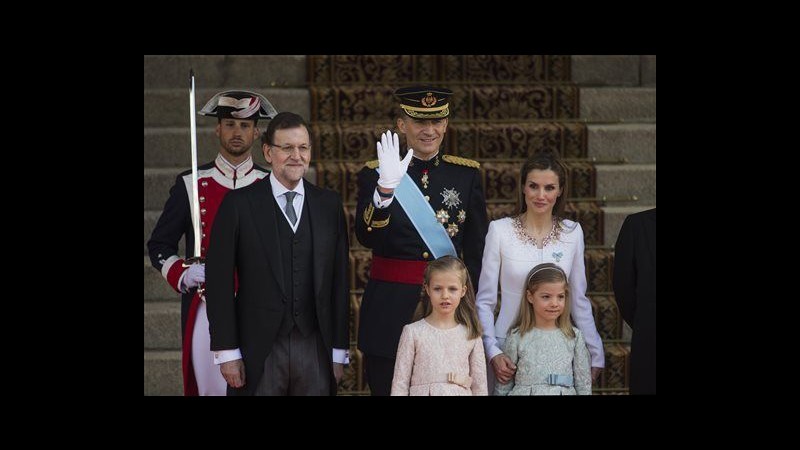 Spagna, re Felipe VI e regina Letizia in parata a Madrid