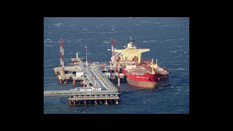 Petrolio cala in Asia sotto 94 dollari in scia a dati produzione Cina