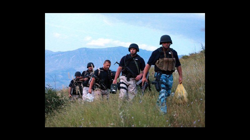 Albania, altri 300 poliziotti in villaggio marijuana: ferito un agente