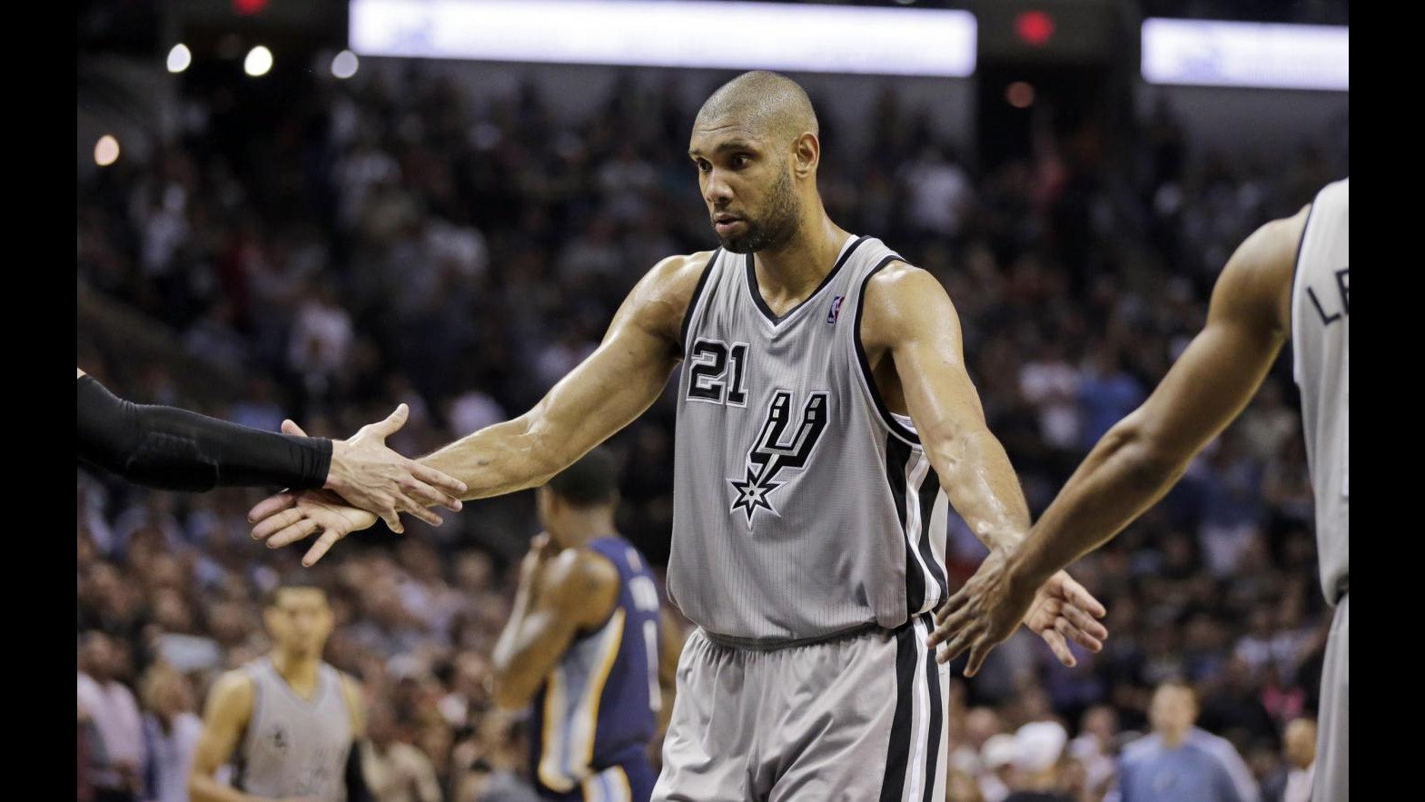 Playoff Nba: San Antonio espugna Memphis e vola sul 3-0