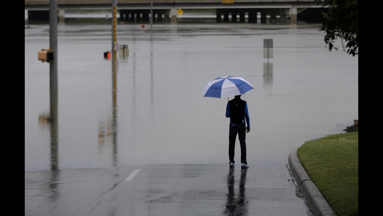 Usa, 2 morti per inondazioni in Texas. Salvate 235 persone
