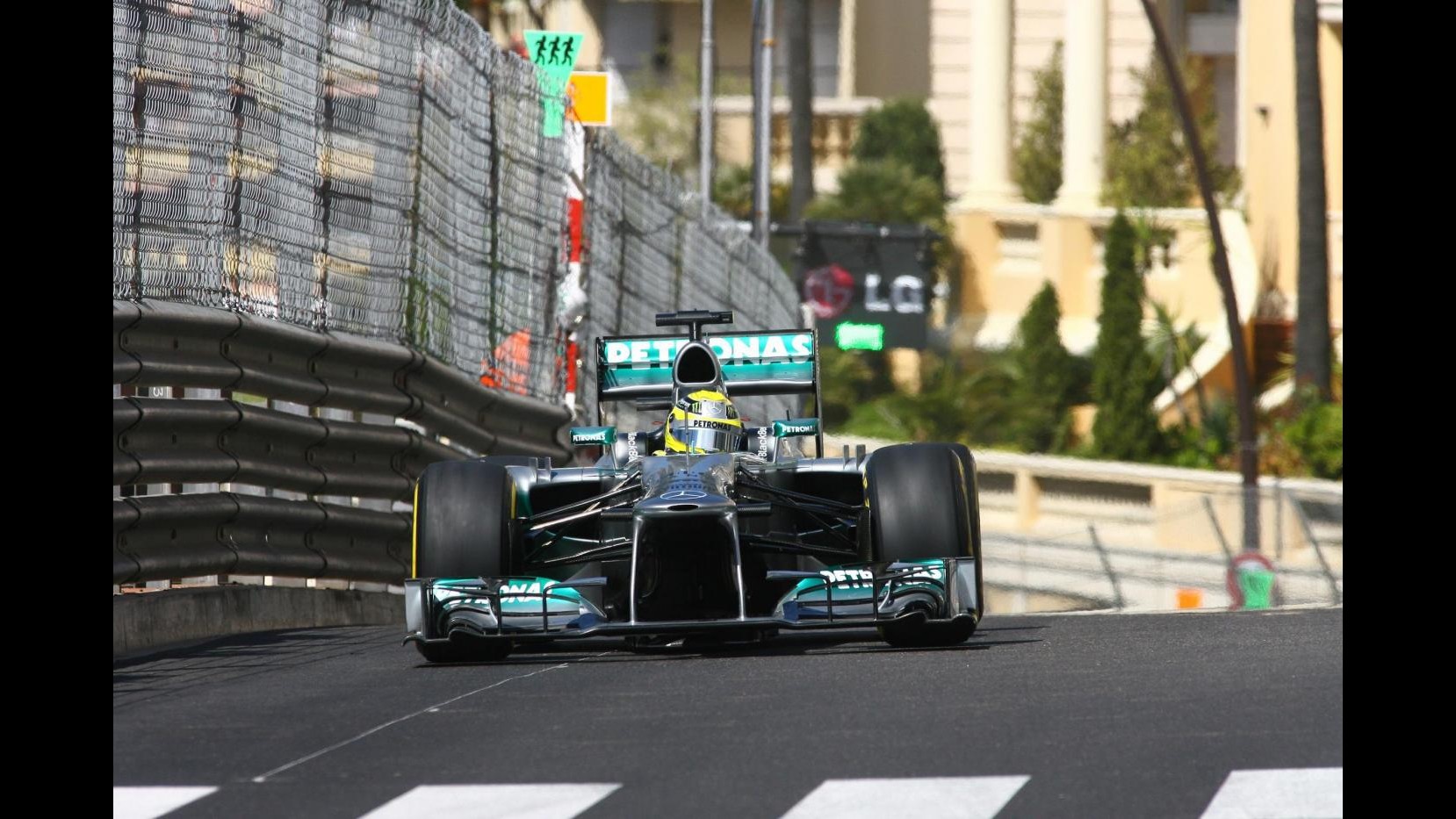 F1, Gp Monaco: Rosberg in pole davanti a Hamilton, Alonso 6°