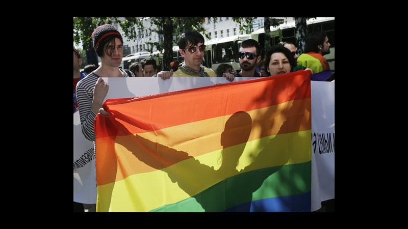 Ucraina, a Kiev primo gay pride: in 50 sfidano divieto e violenze