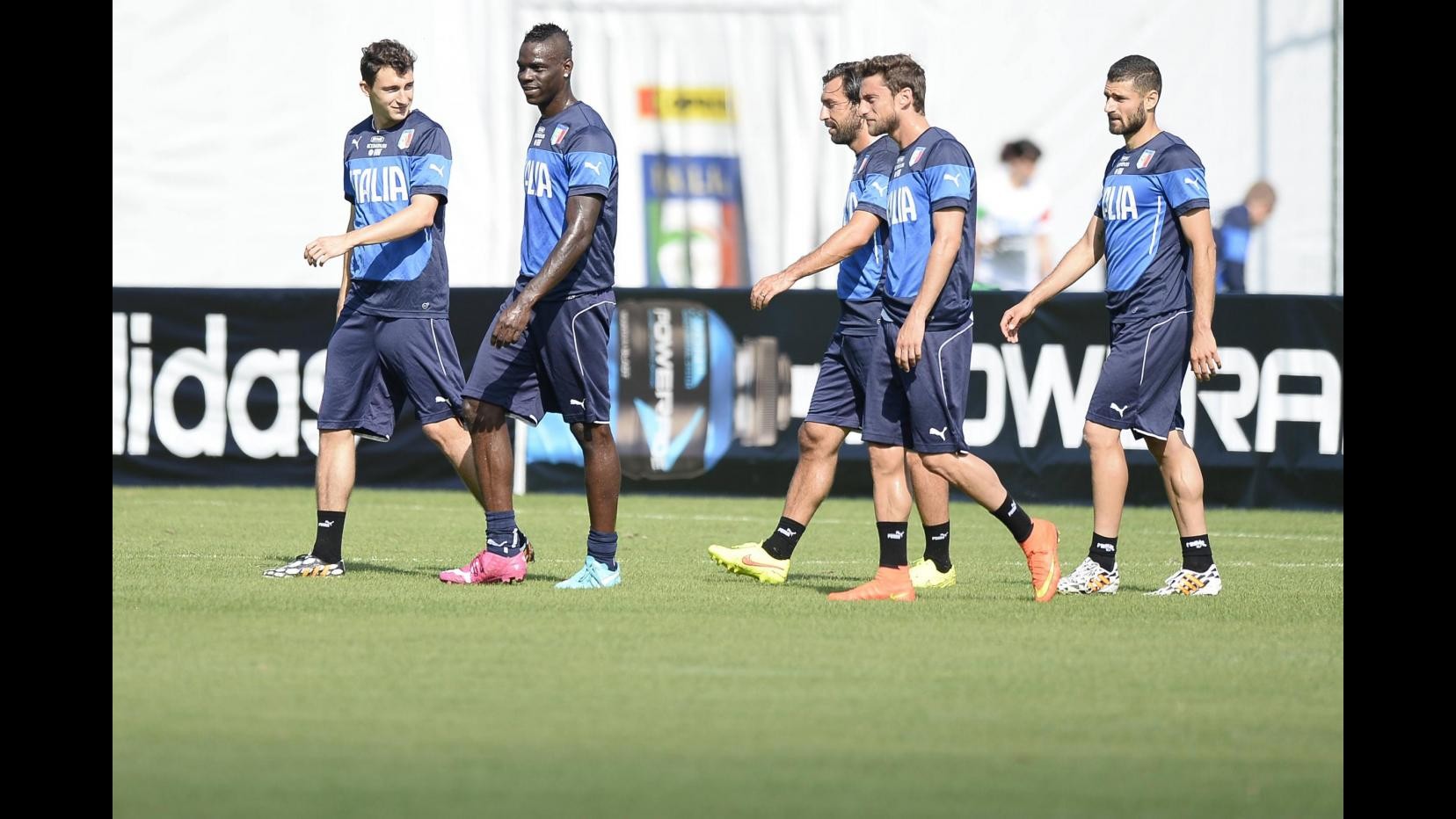 Mondiali 2014, Nazionale: Buffon e De Sciglio in gruppo, bimbi brasiliani ad allenamento