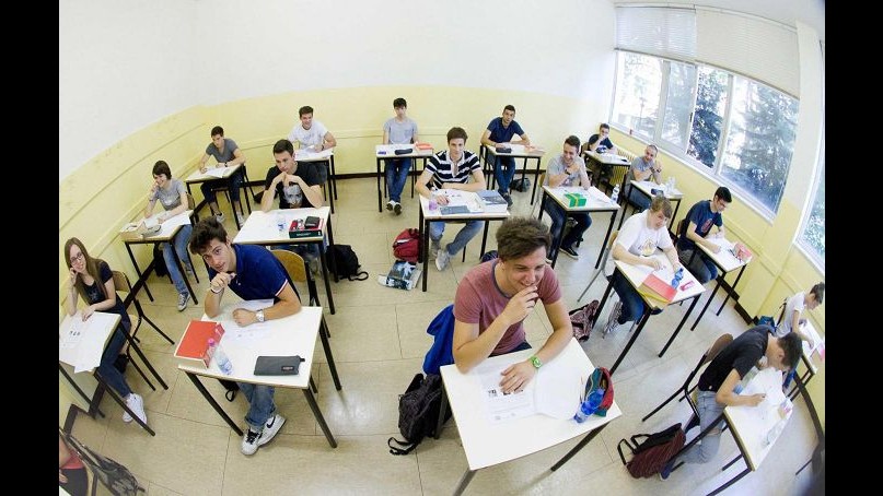 Scuola, al via domani gli esami di maturità per 490mila studenti
