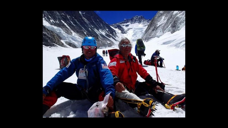 A 80 anni un giapponese raggiunge la vetta dell’Everest: è record