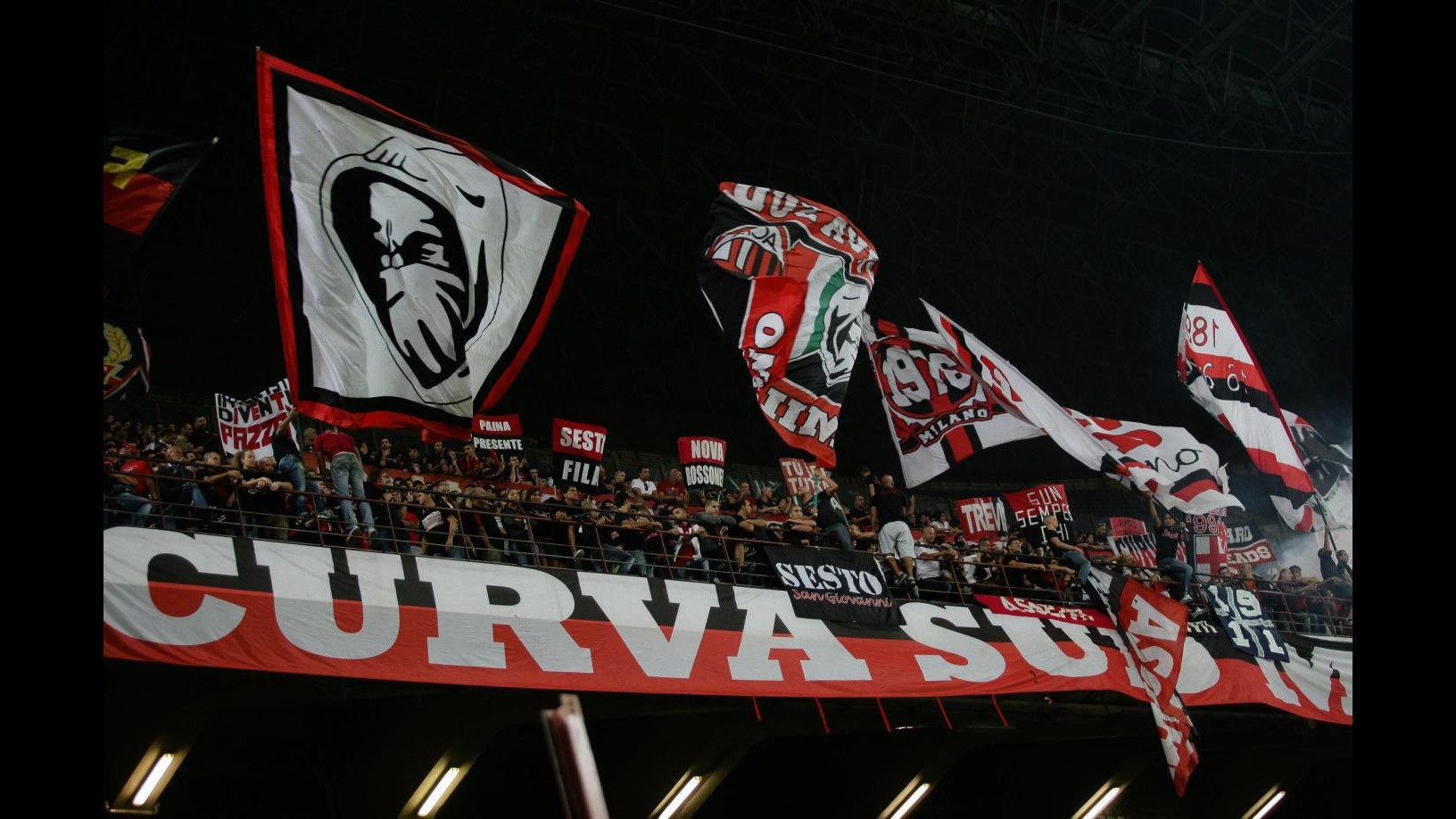 Curva Sud contro il Milan: Seedorf non è un vero allenatore