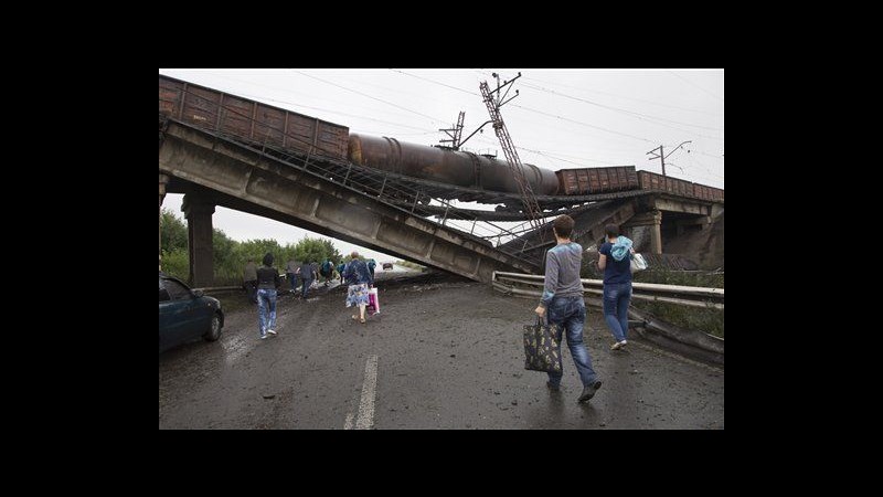 Ucraina, esplodono 3 ponti: bloccate vie d’accesso a Donetsk