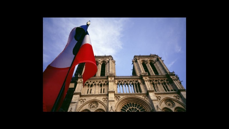 Francia, scrittore di estrema destra Venner si suicida in Notre Dame