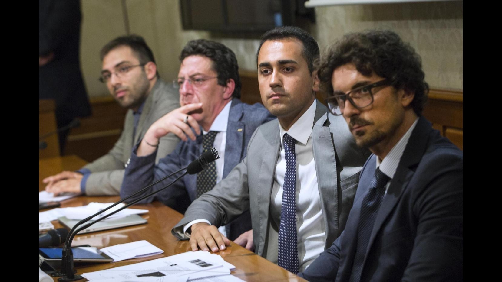 Toninelli (M5S): Sì a doppio turno per legge elettorale, ma no ammucchiata