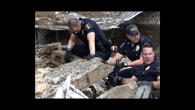 Fotografa AP racconta: Ecco cosa ho visto in scuola Moore dopo tornado