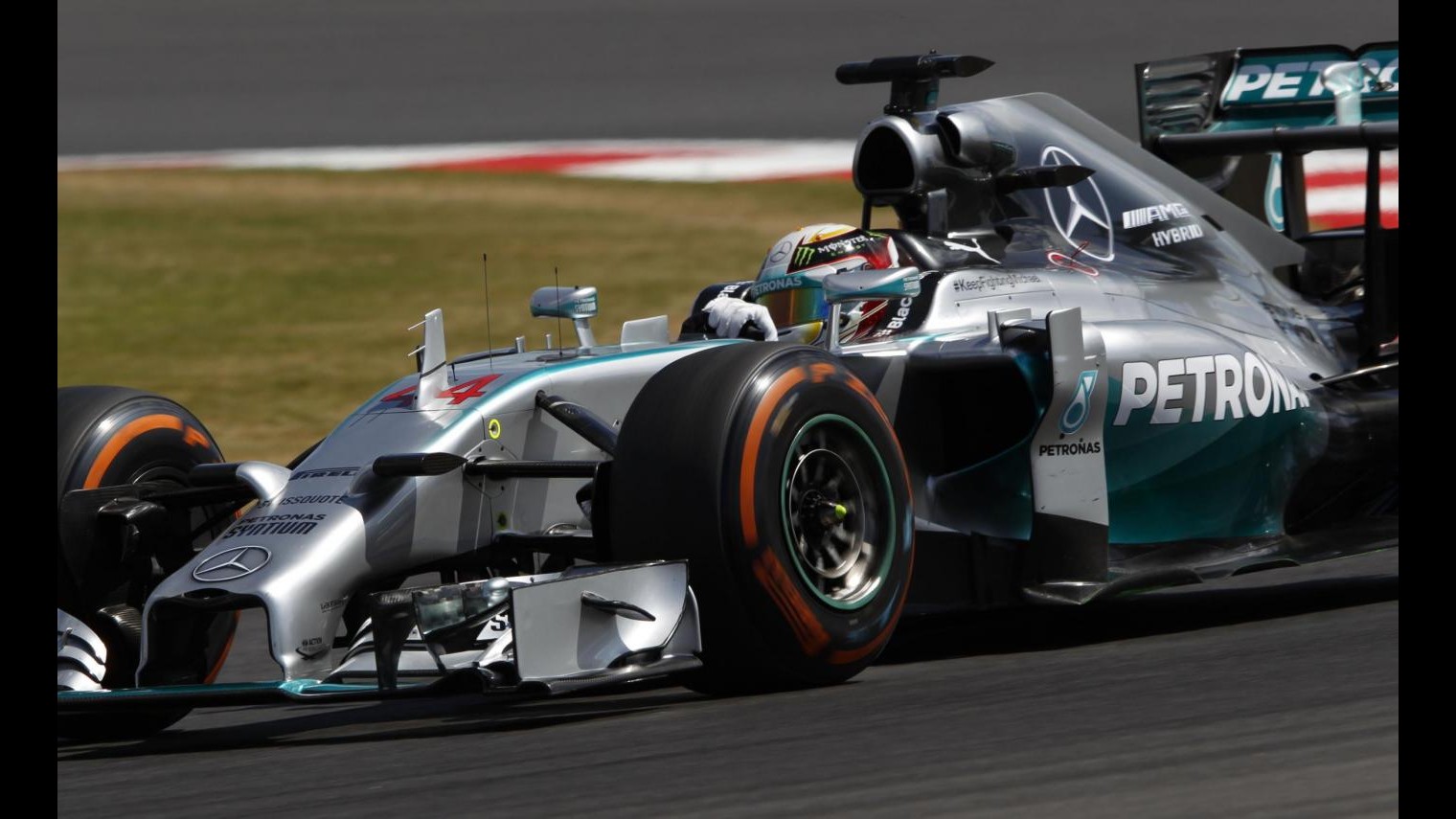 F1, Hamilton sul trono d’Inghilterra: Mondiale riaperto. Alonso è sesto
