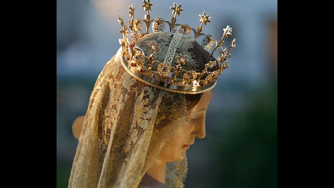 Reggio Calabria, statua della Madonna fatta inchinare davanti a casa del boss