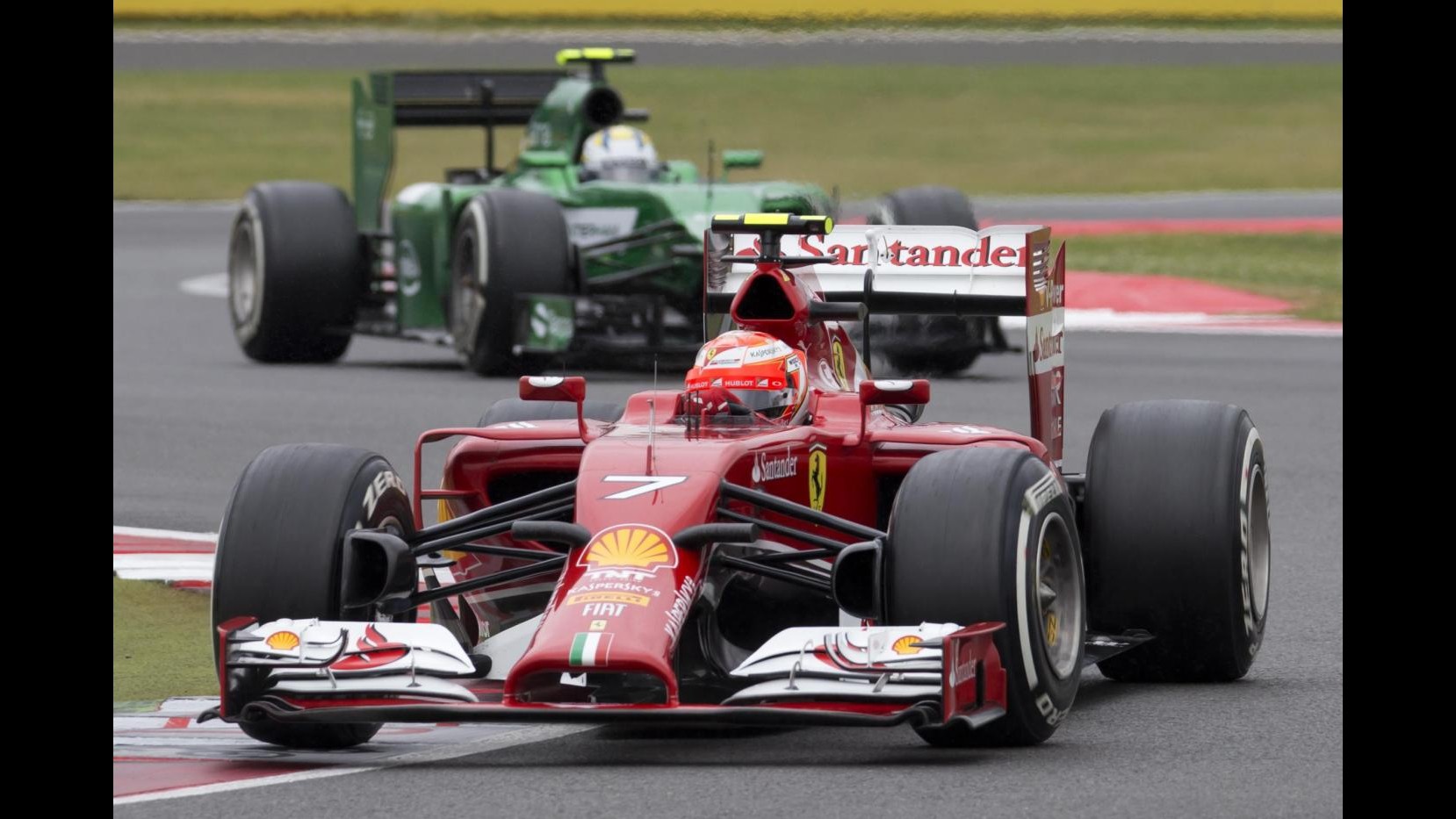 F1, Gp Gran Bretagna: primo giro, incidente tra Raikkonen e Massa