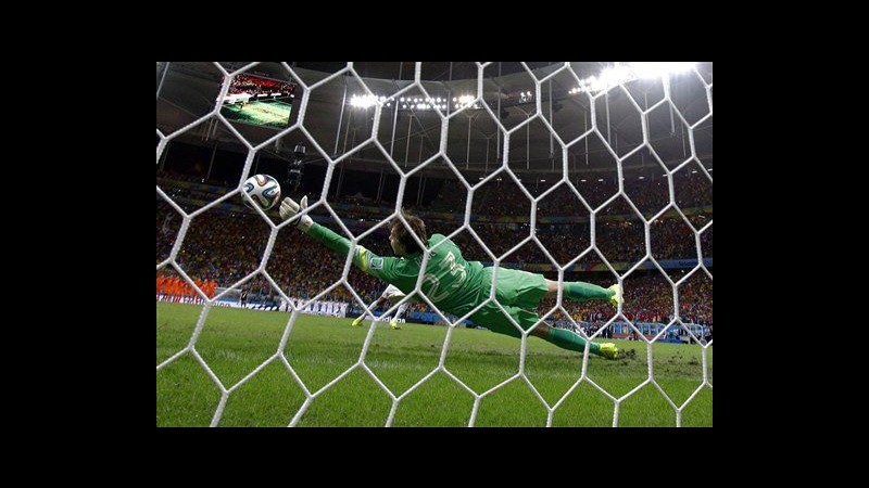 Mondiali 2014, Olanda spezza la favola della Costa Rica ai rigori: è semifinale