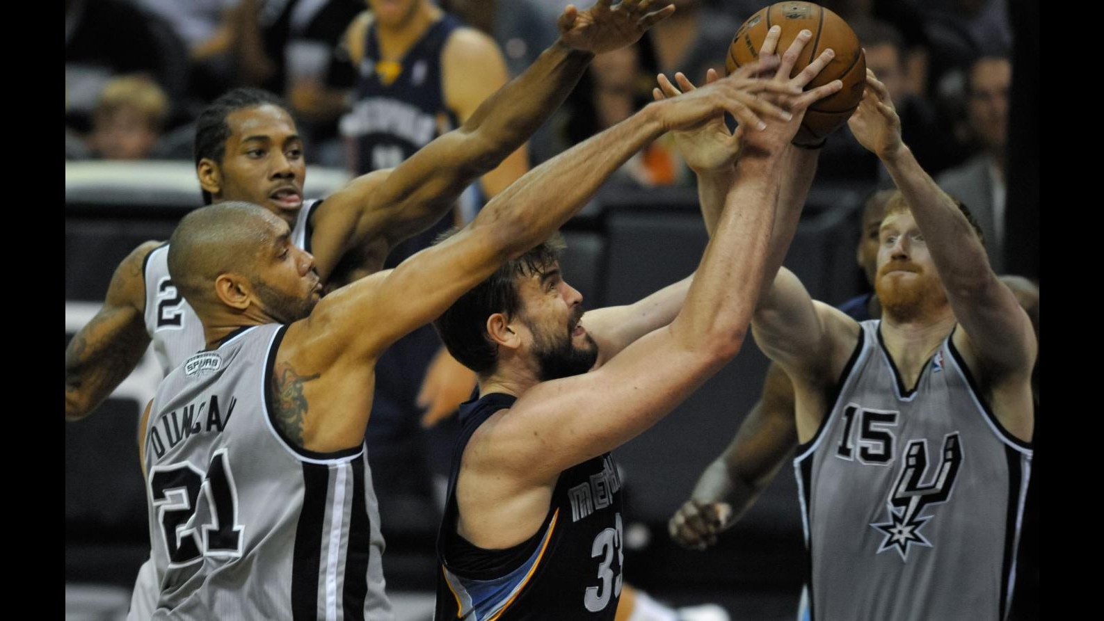 Playoff Nba: San Antonio domina Memphis 105-83 in gara 1