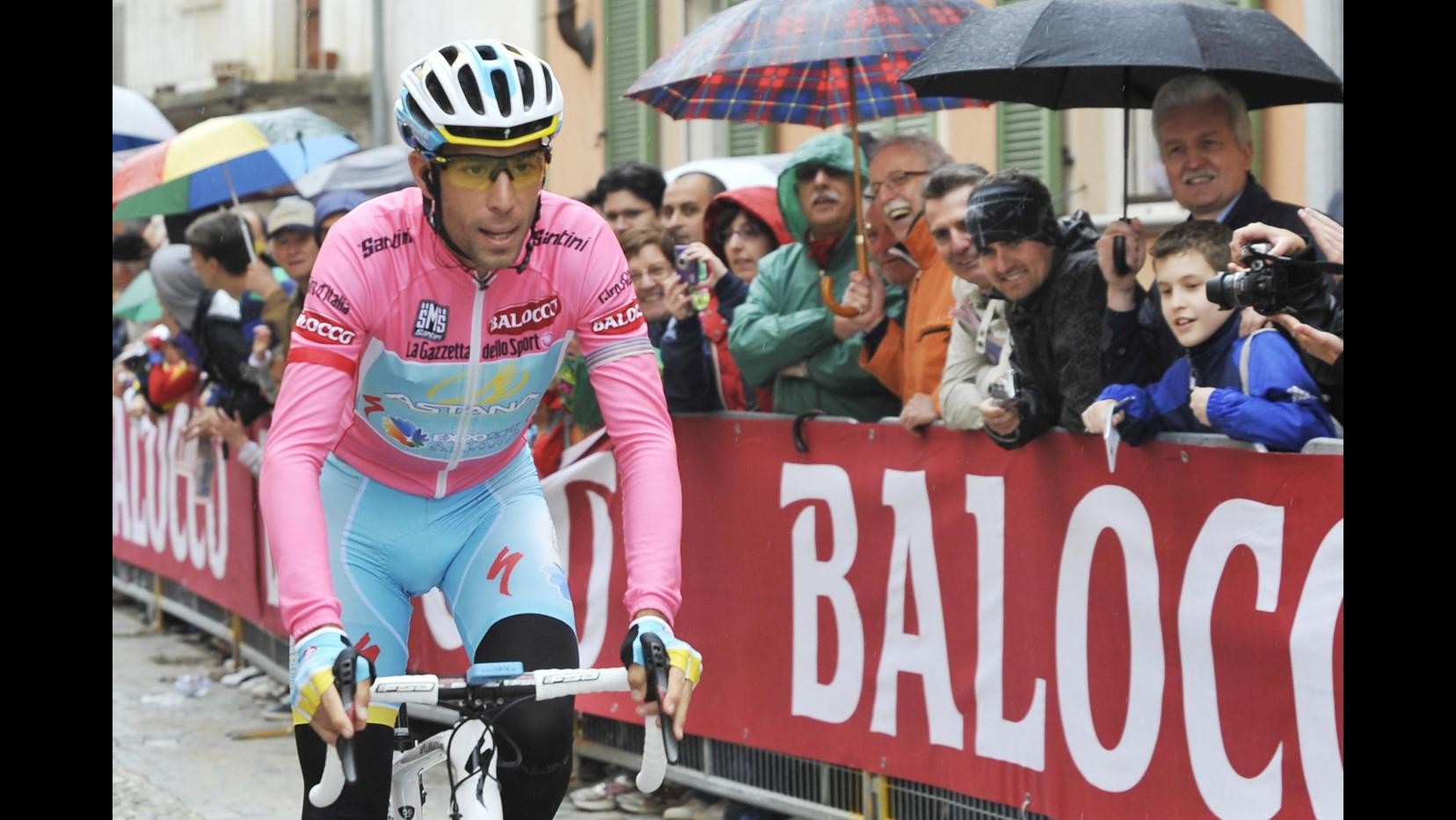 Ciclismo, Giro d’Italia: 14/a tappa a Santambrogio, Nibali in rosa
