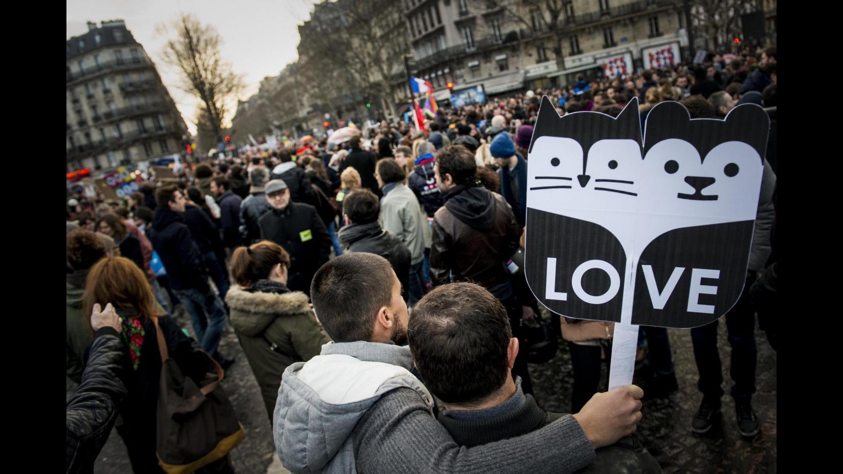 Francia, Hollande firma: via libera alle nozze gay