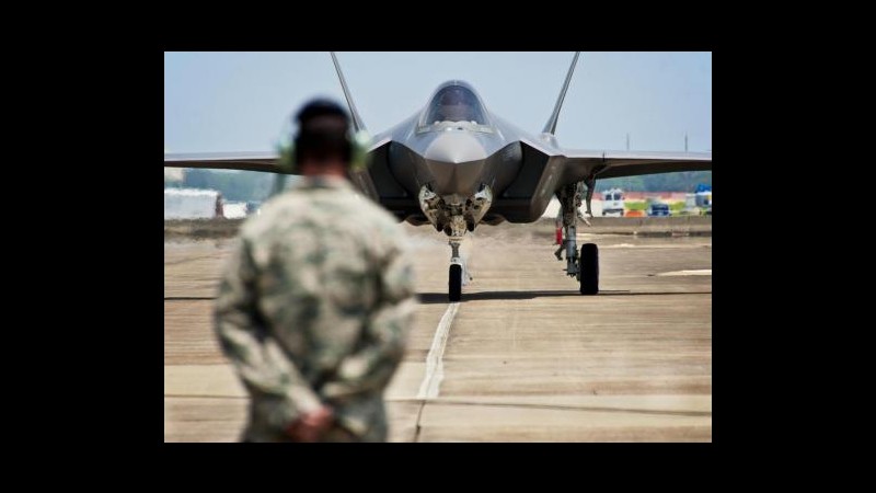 Usa, a terra l’intera flotta di F-35Pentagono: Ordinati controlli