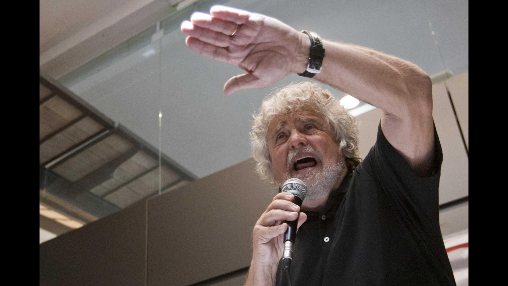 Grillo: Berlusconi non va in galera, Pd e Pdl si proteggono fra loro