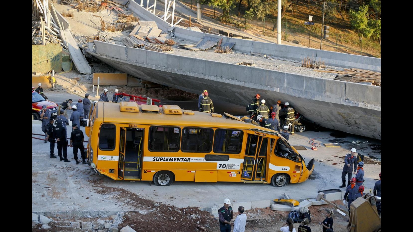 Mondiali 2014, Brasile: crolla viadotto a Belo Horizonte, 2 morti e 19 feriti