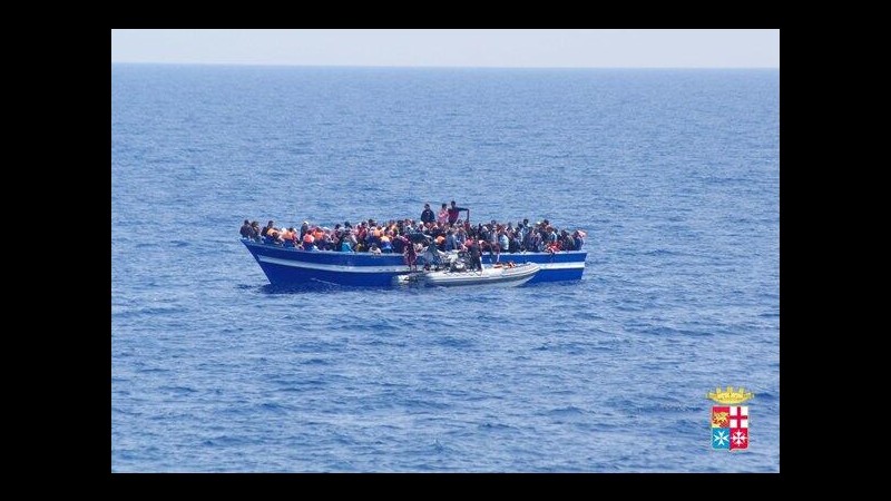 Sbarchi, altri 834 migranti salvati nel Canale di Sicilia