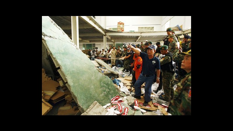 Cambogia, crolla soffitto in fabbrica scarpe Asics: 2 morti, 7 feriti