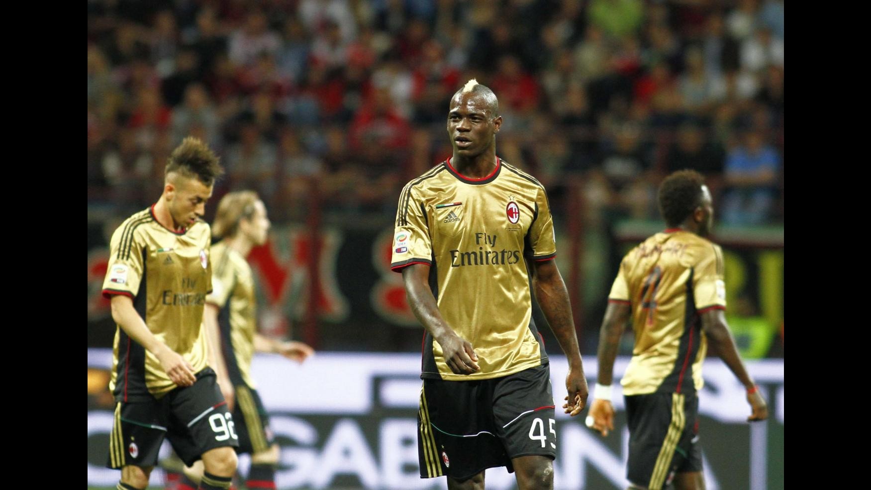 Balotelli: Ancora cori razzisti e lascio campo. Platini: Bravo Rocchi