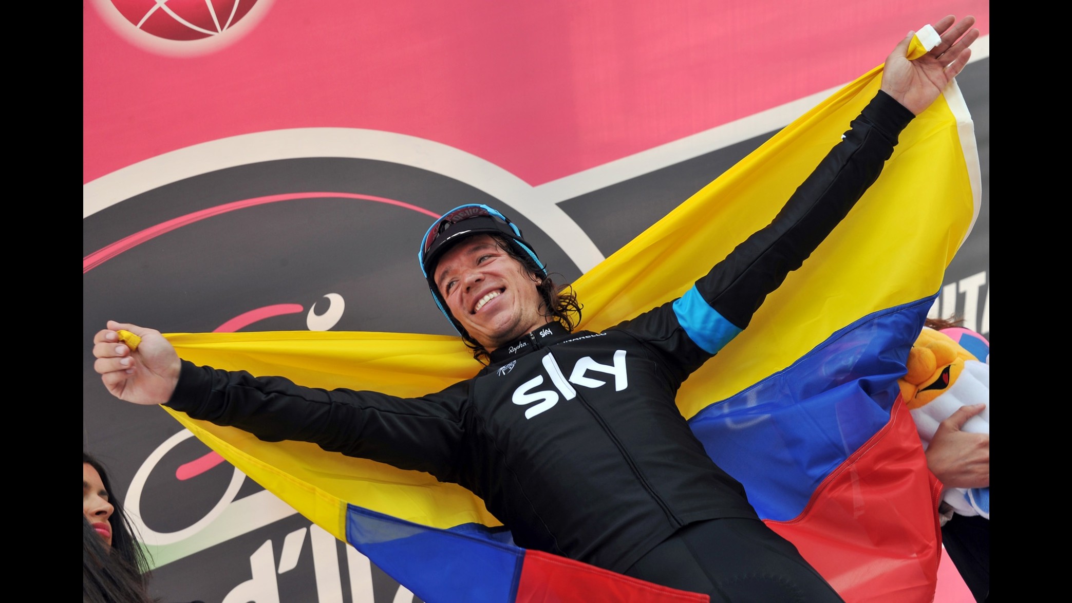 Giro, Uran vince sul primo arrivo in salita. Nibali sempre in rosa