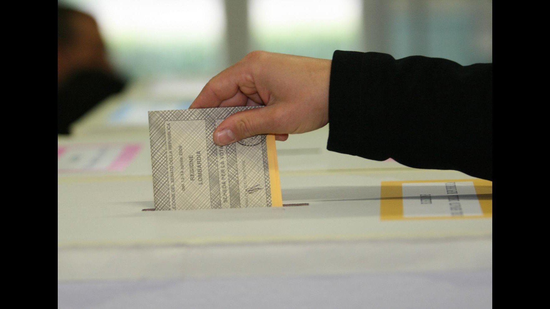 Comunali, secondo giorno per i ballottaggi: urne aperte fino alle 15