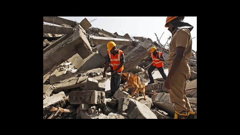 India, crollo palazzo Chennai: morti saliti a 19, ricerche proseguono