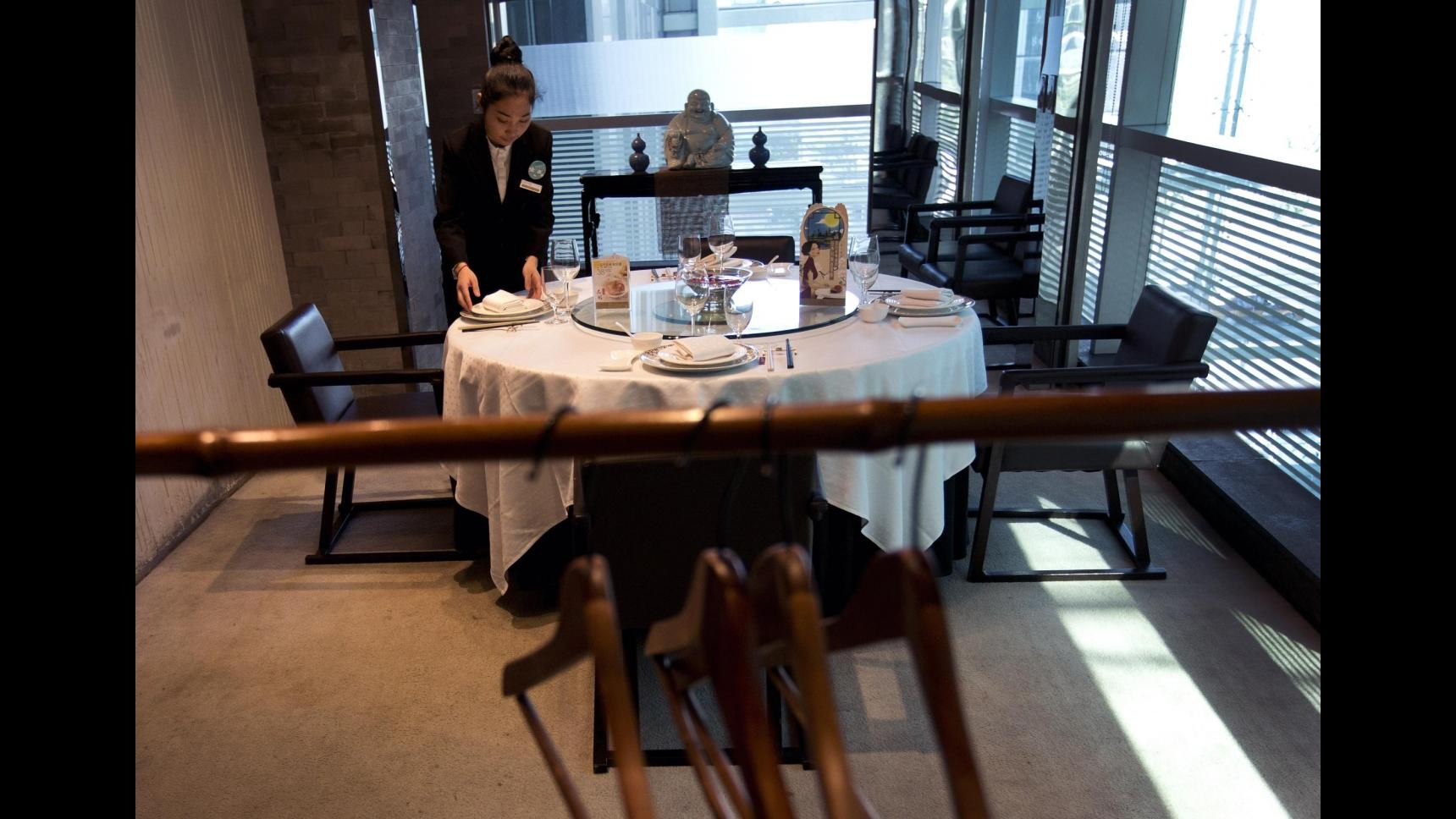 Cina, a Shanghai il primo ristorante sospeso nel vuoto