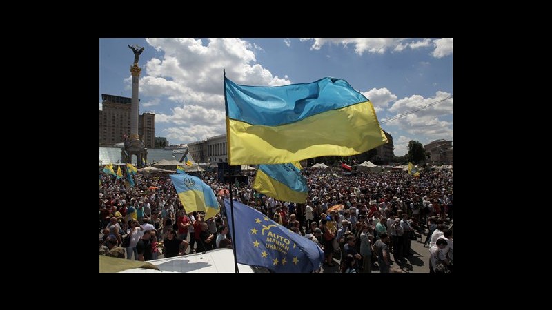 Ucraina, soldati in piazza: Stop a cessate fuoco, vogliamo combattere