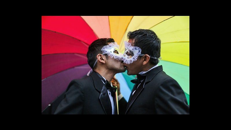 Gay Pride negli Usa: New York celebra 45 anni da rivolte Stonewall Inn