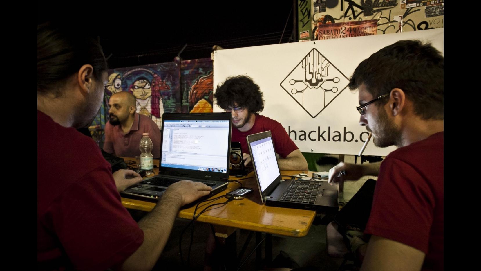 Un giorno di Hackmeeting: droni, sabotaggi, democrazia digitale