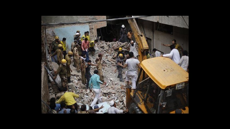 India, 11 morti per crollo palazzo a Chennai, arrestati 2 costruttori