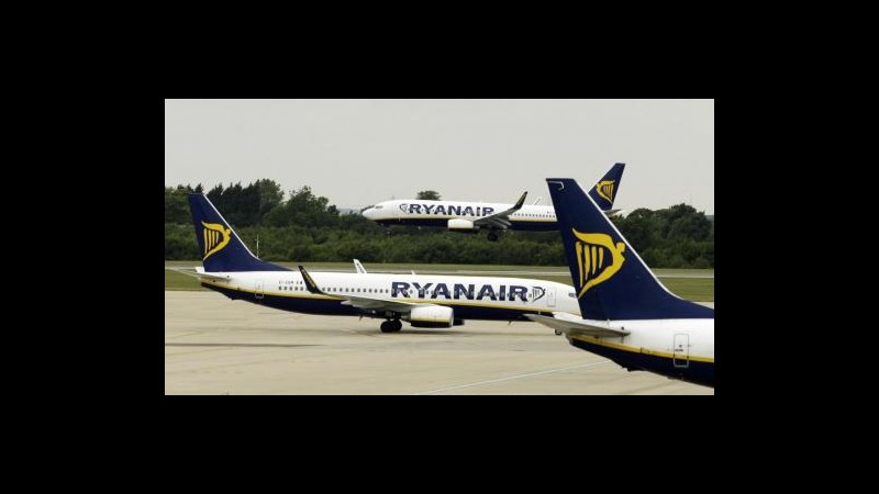 Londra, scontro fra aerei Ryanair a Stansted: passeggeri illesi