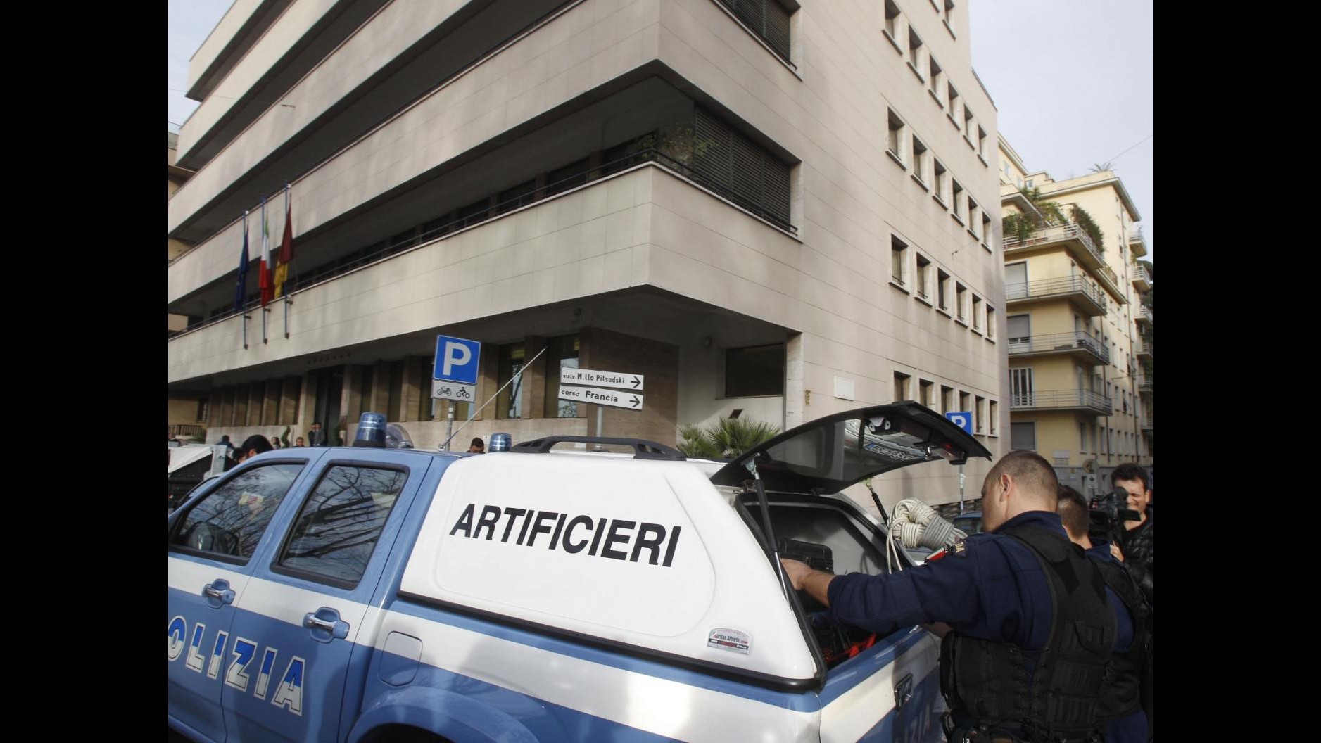 Genova, sequestrati 1500 kg materiale esplosivo in 2 condomini