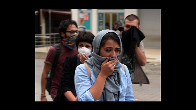 Turchia, 11 stranieri fermati per proteste: muore poliziotto ad Adana