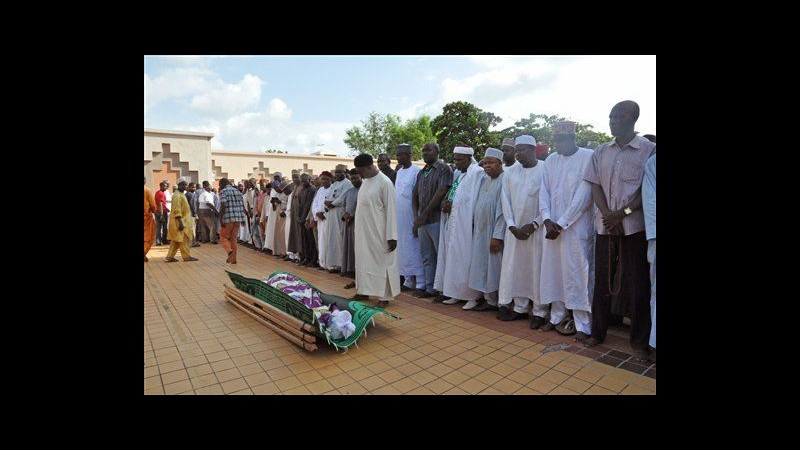 Nigeria, potente autobomba disinnescata vicino a moschea di Kano