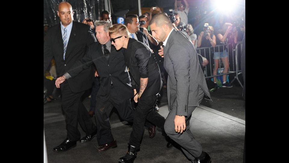 Guardie del corpo di Justin Bieber accusate di aggressione a fotografo