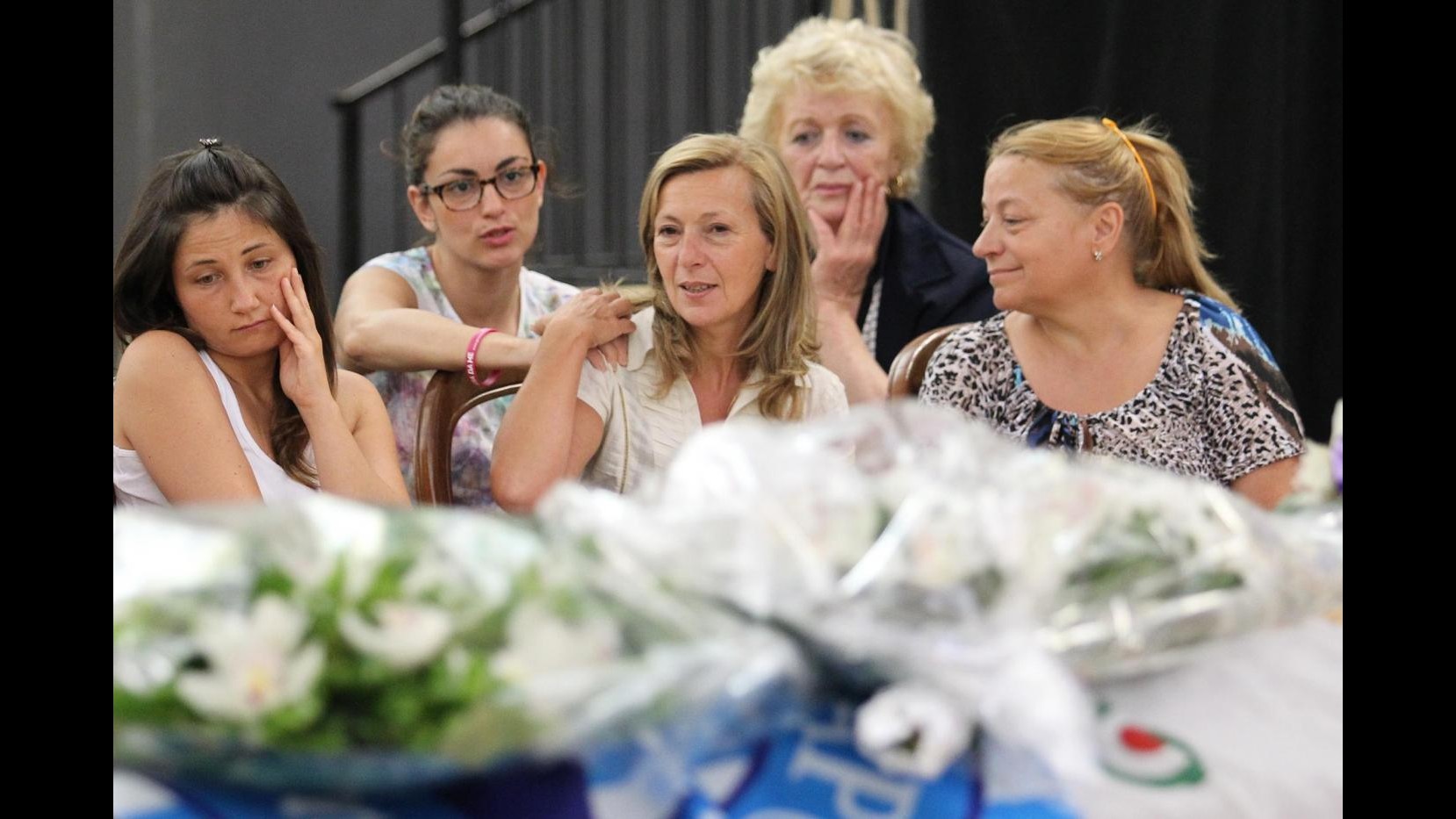 Esposito, migliaia di persone alla camera ardente: funerali alle 16