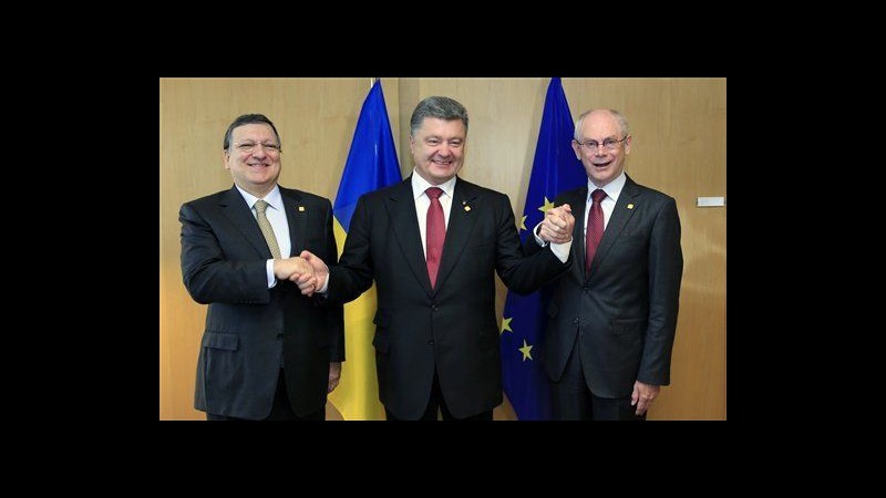 Ucraina, Poroshenko ha firmato accordo di associazione con Ue