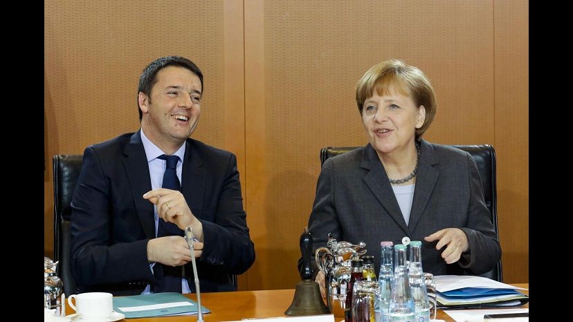 Ue, Renzi a Merkel: Crescita non austerità. Per il Consiglio si fa il nome di Letta