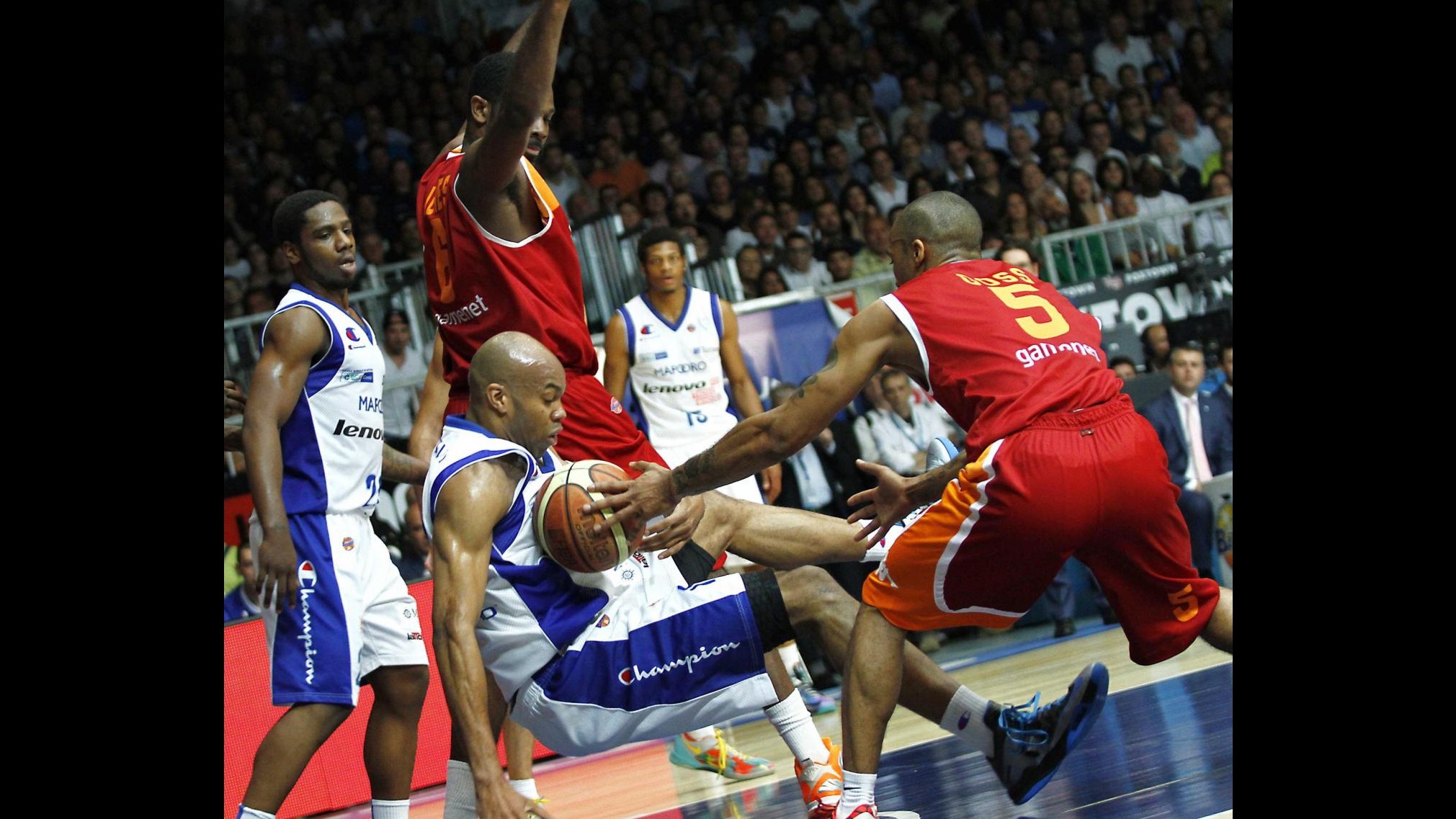 Playoff scudetto, Cantù-Roma 69-74. Virtus forza serie a gara 7
