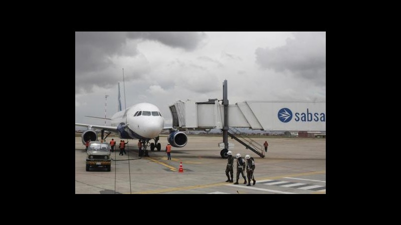 Bolivia, 11 persone ferite da assalitore con coltello in scalo La Paz
