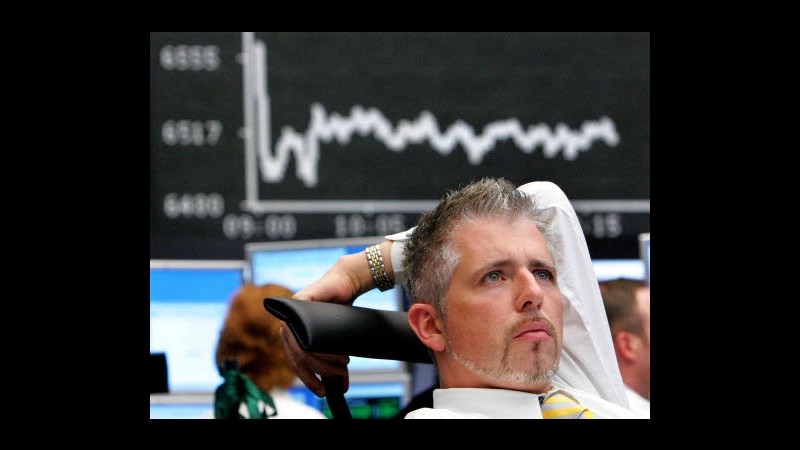 Borsa, Milano chiude debole: rally Mediaset, in calo banche