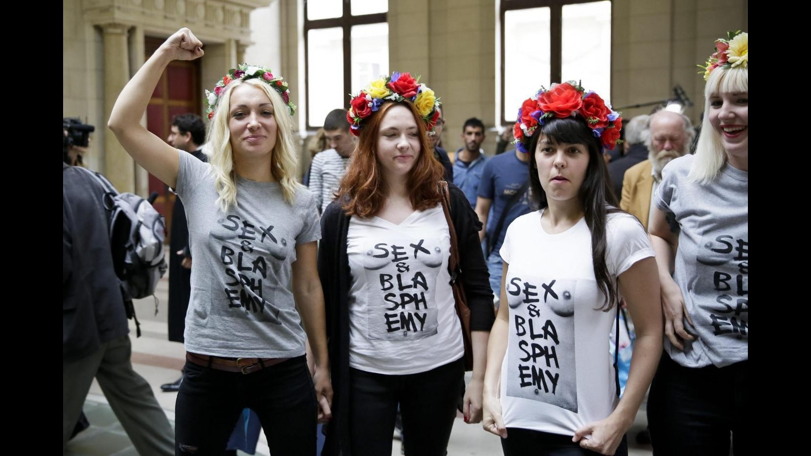 Francia, Femen interrompono seduta del Senato per legge prostituzione